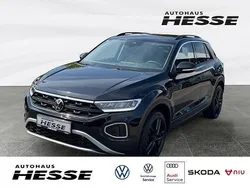 Deep black Gebraucht 2024 VW T-Roc Move SUV | 28.930 € (Guter Preis)