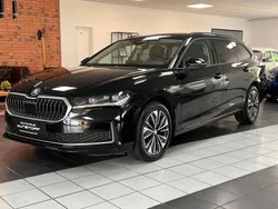 Ebony schwarz metallic Gebraucht 2024 Skoda Superb Selection Kombi | 34.990 € (Fairer Preis)