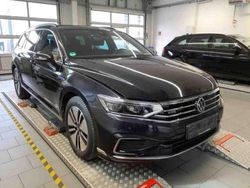 Deep black perleffekt (metallic) Gebraucht 2022 VW Passat Kombi | 25.950 € (Etwas zu teuer)