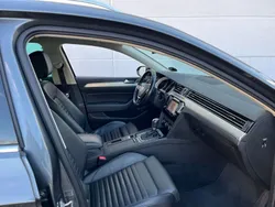 Grau Gebraucht 2016 VW Passat Highline Kombi | 13.900 € (Guter Preis)