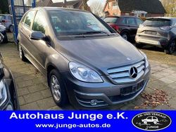 Grau Gebraucht 2010 Mercedes B180 Sport Edition Van / Kleinbus | 9.990 €