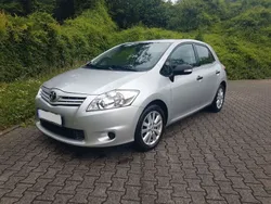 Silber Gebraucht 2010 Toyota Auris Limousine | 4.690 € (Fairer Preis)