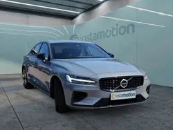 Grau Gebraucht 2024 Volvo S60 Limousine | 45.750 € (Etwas zu teuer)
