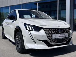 Perlmut weiss Gebraucht 2022 Peugeot e-208 GT Kleinwagen | 21.800 € (Teuer)