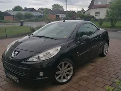Schwarz Gebraucht 2010 Peugeot 207 CC Roland Garros Cabrio | 6.600 € (Etwas zu teuer)