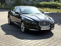 Schwarz Gebraucht 2012 Jaguar XF Limousine | 14.000 €
