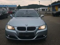 Blau Gebraucht 2012 BMW 318 Kombi | 8.900 €