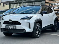 Grau Neu 2025 Toyota Yaris Cross Plus SUV | 36.490 €