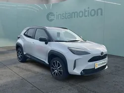 Grau Gebraucht 2024 Toyota Yaris Cross Sport SUV | 31.599 € (Teuer)