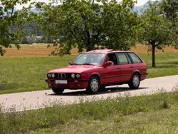Rot Gebraucht 1992 BMW 318 Kombi | 12.900 €