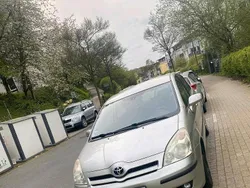 Silber Gebraucht 2004 Toyota Corolla Verso Van / Kleinbus | 2.400 € (Guter Preis)