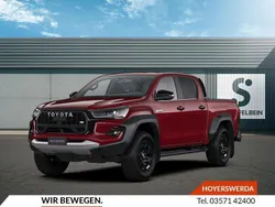 Tornadorot metallic Neu 2025 Toyota HiLux Sport Abholung | 63.960 € (Teuer)