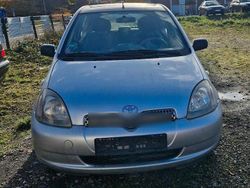 Grau Gebraucht 1999 Toyota Yaris Kleinwagen | 1.600 €
