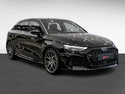 Mythosschwarz metallic Neu 2025 Audi RS3 Sportback Kleinwagen | 71.570 €