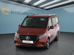 Rot Gebraucht 2024 Mercedes V220 Van / Kleinbus | 62.399 €
