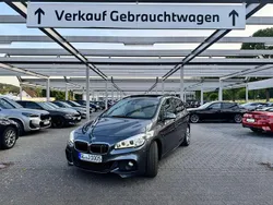Grau Gebraucht 2016 BMW 220 M Sport Van / Kleinbus | 17.770 €