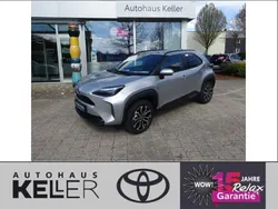 Schimmering silber metallic Neu 2025 Toyota Yaris Cross SUV | 32.160 € (Etwas zu teuer)