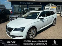 Weiß Gebraucht 2016 Skoda Superb Style Kombi | 14.690 € (Fairer Preis)