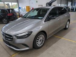Silber Gebraucht 2020 Mercedes B180 Van / Kleinbus | 18.950 € (Fairer Preis)
