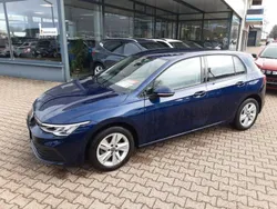 Atlantic blue metallic (metallic) Gebraucht 2024 VW Golf VIII Life Limousine | 22.390 € (Fairer Preis)