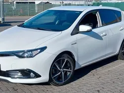Weiß Gebraucht 2017 Toyota Auris Hybrid Edition-S Limousine | 14.880 € (Fairer Preis)