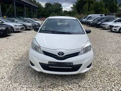 Weiß Gebraucht 2012 Toyota Yaris Cool Limousine | 4.999 € (Fairer Preis)