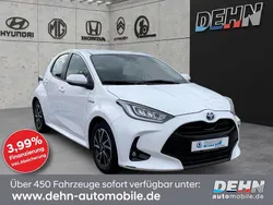 Super white 2 Gebraucht 2020 Toyota Yaris Hybrid Club Limousine | 17.970 € (Fairer Preis)