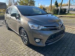 Grau Gebraucht 2016 Toyota Verso Skyview Edition Van / Kleinbus | 11.699 € (Guter Preis)
