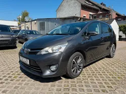 Grau Gebraucht 2016 Toyota Verso Van / Kleinbus | 6.700 € (Fairer Preis)