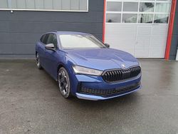 Atlantik blau metallic atlantik blau metallic Neu 2025 Skoda Superb SportLine Kombi | 53.590 € (Fairer Preis)