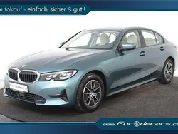 Blau (metallic) Gebraucht 2021 BMW 318 Luxury Line Limousine | 24.850 € (Fairer Preis)
