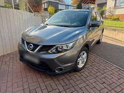 Grau Gebraucht 2015 Nissan Qashqai N-Connecta SUV | 12.999 € (Fairer Preis)