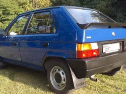 Blau Gebraucht 1993 Skoda 105 Limousine | 3.900 €