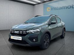 Grün Neu 2025 Dacia Sandero Stepway Kleinwagen | 19.399 € (Etwas zu teuer)