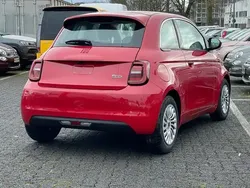 Colore esterno (red vr111/a) Neu 2024 Fiat 500e Red Limousine | 19.980 €