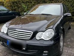 Schwarz Gebraucht 2007 Mercedes C200 Classic Limousine | 5.400 € (Fairer Preis)