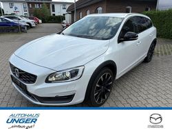 Crystal white / metallic Gebraucht 2016 Volvo V60 CC Summum Kombi | 13.300 € (Fairer Preis)