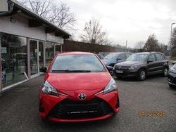 Vulkanrot Gebraucht 2019 Toyota Yaris Limousine | 11.900 € (Fairer Preis)