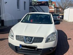 Weiß Gebraucht 2010 Nissan Qashqai SUV | 4.800 € (Etwas zu teuer)
