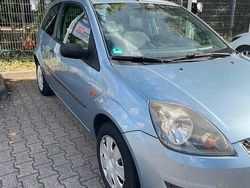 Blau Gebraucht 2007 Ford Fiesta Kleinwagen | 2.000 € (Fairer Preis)