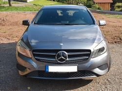 Grau Gebraucht 2015 Mercedes A200 Style Limousine | 16.500 € (Fairer Preis)