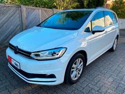 Weiß Gebraucht 2023 VW Touran Comfortline Van / Kleinbus | 33.600 € (Teuer)