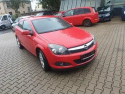 Rot Gebraucht 2008 Opel Astra GTC Innovation Coupé | 990 €