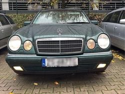 Grün Gebraucht 1999 Mercedes E280 Elegance Limousine | 2.499 € (Superpreis)