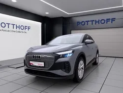 Grau Gebraucht 2023 Audi Q4 Sportback e-tron Comfort SUV | 30.750 € (Fairer Preis)