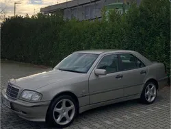 Gold Gebraucht 1998 Mercedes C180 Classic Limousine | 2.500 € (Fairer Preis)