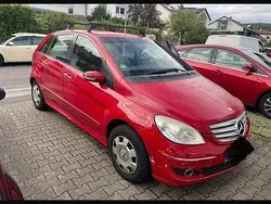Rot Gebraucht 2006 Mercedes 220 Kombi | 850 €
