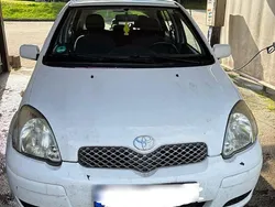 Weiß Gebraucht 2003 Toyota Yaris Kleinwagen | 1.500 € (Guter Preis)
