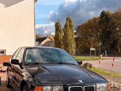 Schwarz Gebraucht 1996 BMW 318 Basis Limousine | 2.500 €