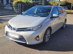 Silber Gebraucht 2015 Toyota Auris Touring Sports Kombi | 7.700 € (Superpreis)